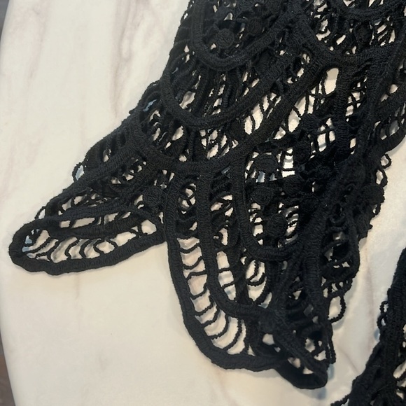 Capri Crochet Top - Picture 2 of 5